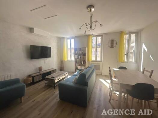 Appartement à louer 605 € 2 pièces 1 chambre 46,1 m² 2ème étage Cuges-les-Pins 13780
