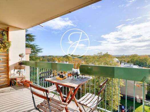 Appartement à vendre 370 000 € 4 pièces 2 chambres 75 m² Étage 3/1 Sud Le Mesnil-le-Roi 78600