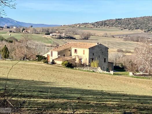 Maison à vendre 849 000 € 4 pièces 285 m² 2 870 m² de terrain Villemus 04110