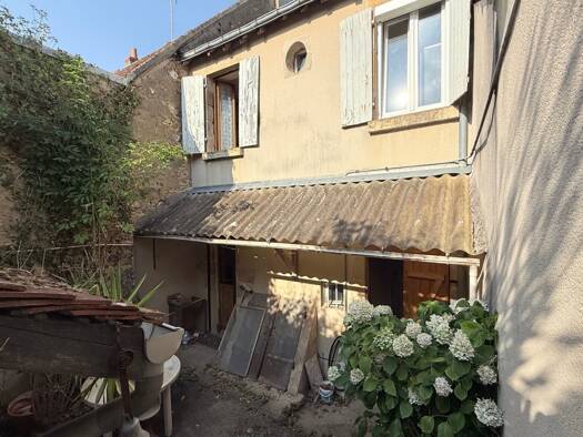Maison de ville à vendre 55 000 € 5 pièces 4 chambres 86 m² 225 m² de terrain La Châtre 36400