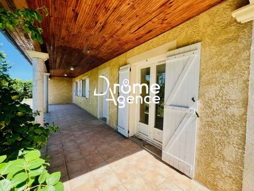 Maison de plain-pied à vendre - Première occupation 355 300 € 5 pièces 3 chambres 108 m² 1 018 m² de terrain Montélier 26120
