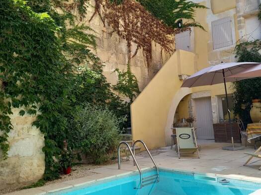 Maison de ville à vendre 580 000 € 10 pièces 2 chambres 200 m² Campagne Tarascon 13150