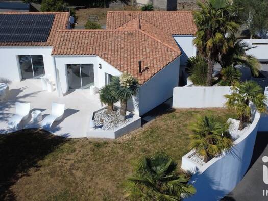 Maison de plain-pied à vendre 270 000 € 5 pièces 3 chambres 101 m² 1 291 m² de terrain La Châtaigneraie 85120