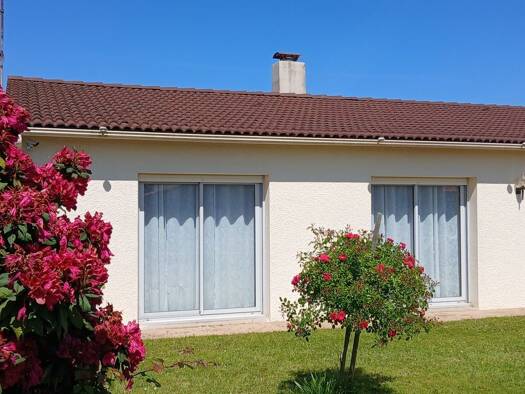 Maison de plain-pied à vendre 210 000 € 4 pièces 3 chambres 101 m² 716 m² de terrain Les Epesses 85590