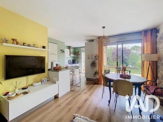 Appartement à vendre 450 000 € 4 pièces 3 chambres 79 m² RDC Centre-Bourg Saint-Genis-Laval 69230
