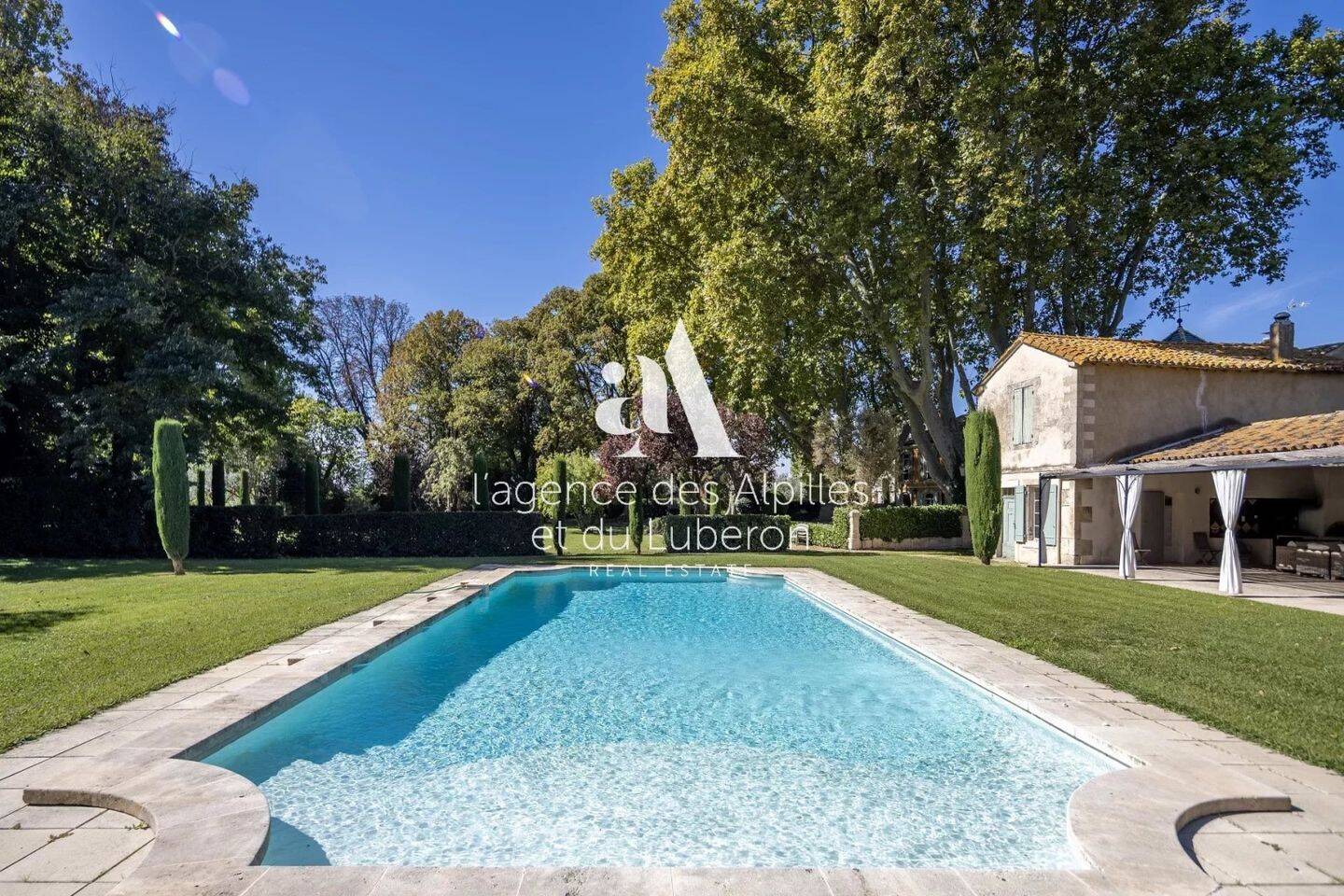 Maison à vendre, 1400m², MAUSSANE LES ALPILLES