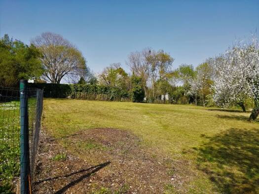 Terrain constructible à vendre 35 000 € 1 051 m² de terrain Anais 16560
