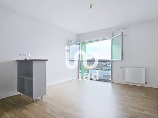 Appartement à vendre 70 000 € 1 pièce 25 m² Étage 3/5 Zone Industrielle Quatre Pavillons-La Gardette Lormont 33310