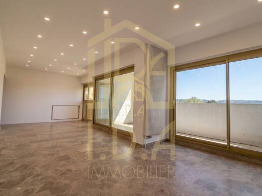 Appartement à vendre 229 000 € 3 pièces 2 chambres 76,87 m² Étage 4/4 Marignane 13700