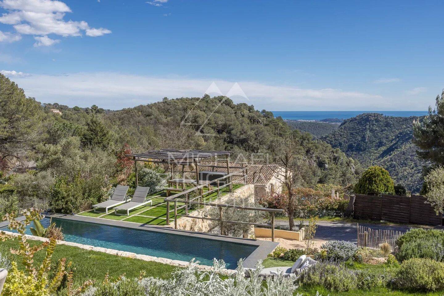 Maison à vendre, 294m², TOURRETTES SUR LOUP