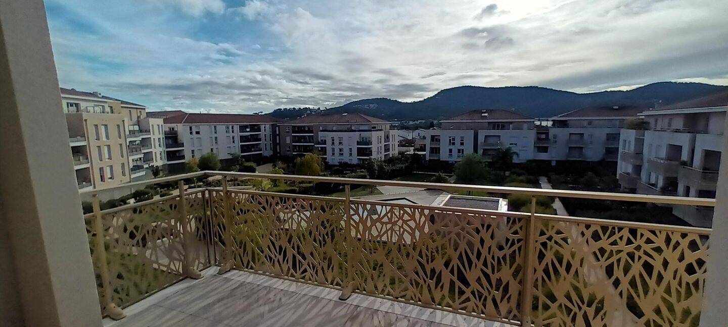 Maison à louer, 57m², HYERES