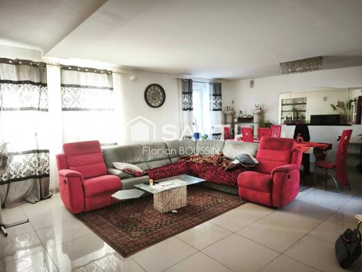 Maison à vendre 180 000 € 9 pièces 5 chambres 213 m² 2 145 m² de terrain Noyant-Villages 49490