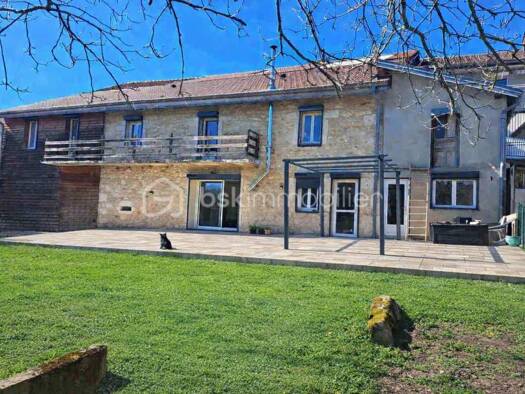 Ferme à vendre 249 000 € 4 pièces 3 chambres 130 m² 640 m² de terrain Viry 39360