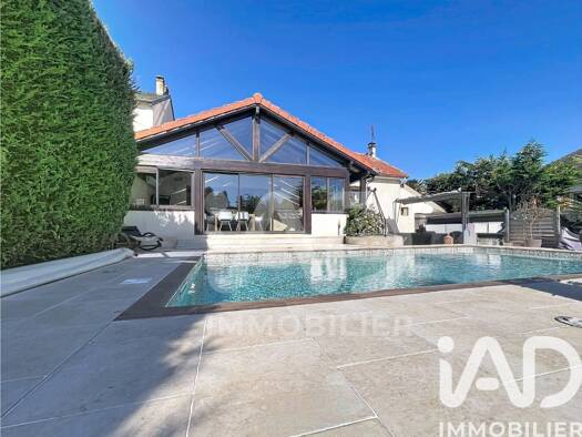 Maison à vendre 449 000 € 7 pièces 5 chambres 160 m² 672 m² de terrain Leclerc-Centre Ouest Brie-Comte-Robert 77170