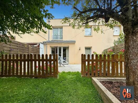 Maison à vendre 435 000 € 4 pièces 3 chambres 83 m² 160 m² de terrain Bussy Saint Georges 77600