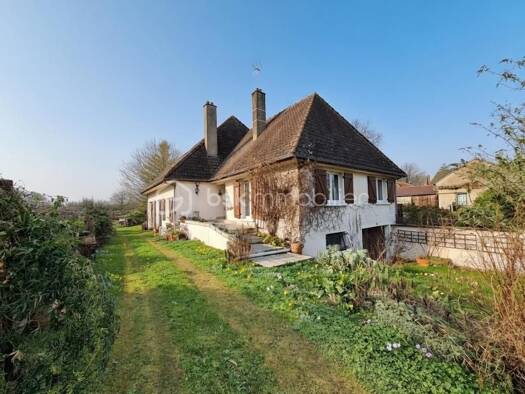 Maison à vendre 169 000 € 8 pièces 5 chambres 184 m² 2 356 m² de terrain Lussac-les-Églises 87360