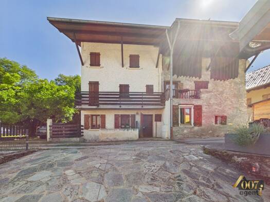 Maison à vendre 230 000 € 4 pièces 2 chambres 101 m² 674 m² de terrain Châteauneuf 73390