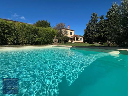 Maison à vendre 1 395 000 € 7 pièces 6 chambres 323 m² 1 364 m² de terrain Centre-Bourg Saint Genis Laval 69230