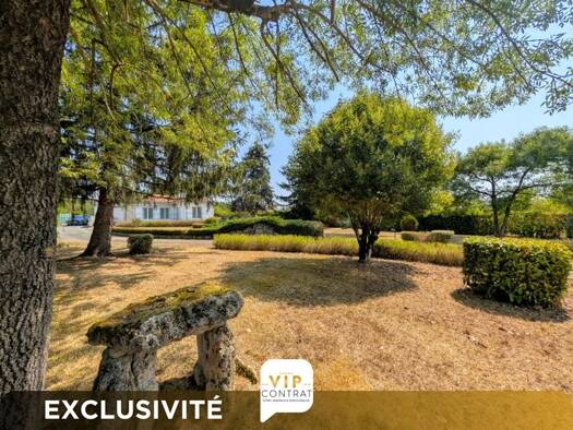 Maison de plain-pied à vendre 325 000 € 5 pièces 2 chambres 152 m² 3 374 m² de terrain Boutiers-Saint-Trojan 16100