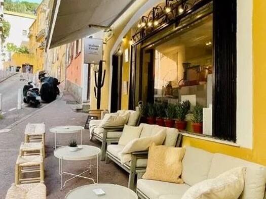 Bar / Café à vendre 95 000 € 58 m² d'espace de restauration Vieux-Nice Nice 06300