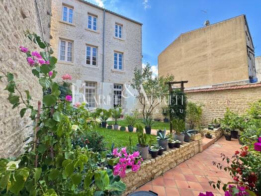 Maison de ville à vendre 249 000 € 10 pièces 3 chambres 150 m² 182 m² de terrain Saint Médard Fontenay-le-Comte 85200