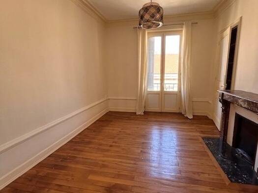Appartement à louer 880 € 4 pièces 3 chambres 104 m² Étage 4/4 Saint-Étienne 42000