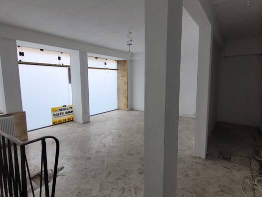 Local d'activités à vendre 199 000 € 33 m² d'espace de stockage Billancourt–Rives de Seine Boulogne-Billancourt 92100