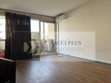 Appartement à louer 417 € 1 pièce 23,2 m² 1er étage Nîmes 30000