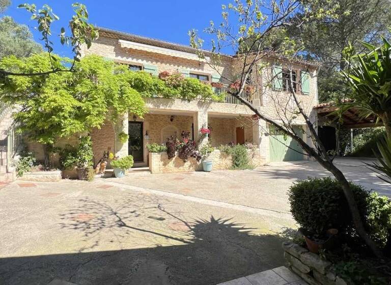 Maison à vendre 629 000 € 7 pièces 4<br/>chambres 170 m²<br/>superficie 2 272 m²<br/>terrain Les Rayols-Saint Lazare-Les Bousquets Cuers 83390