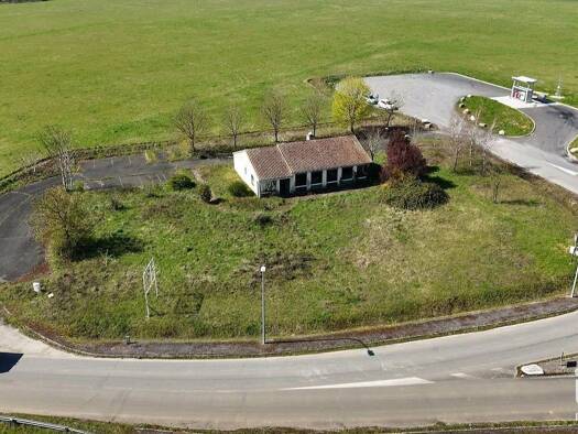 Local commercial à vendre 46 500 € 155 m² de surface de vente Chaunay 86510