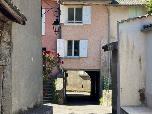 Maison à vendre 84 300 € 4 pièces 3 chambres 78 m² Le Brusquet 04420