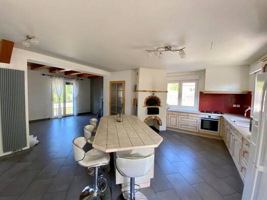 Maison à vendre 350 000 € 8 pièces 4 chambres 201 m² 545 m² de terrain Damprichard 25450
