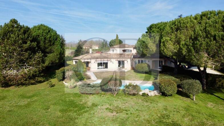 Villa à vendre 487 600 € 6 pièces 3 chambres 160 m² 5 583 m² de terrain Mouleydier 24520