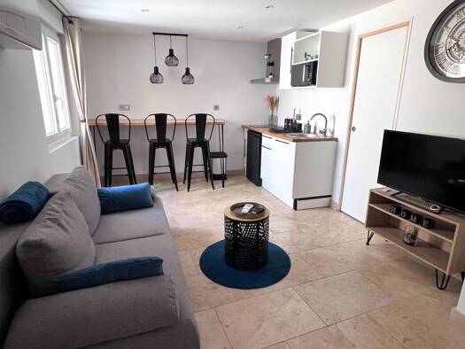 Appartement à vendre 265 000 € 4 pièces 2 chambres 51,7 m² RDC/2 La Ville L'Isle-sur-la-Sorgue 84800