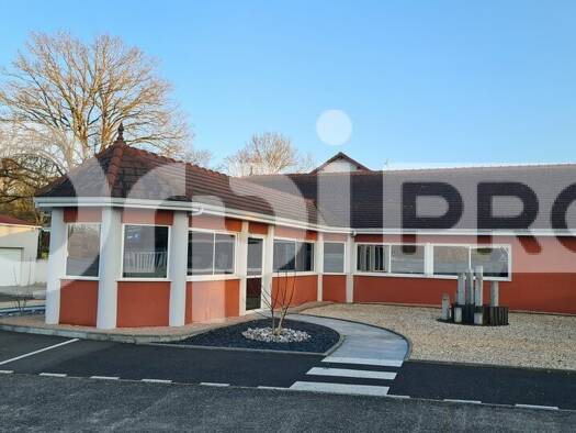 Local commercial à vendre 502 990 € 1 000 m² de surface de vente Domérat 03410