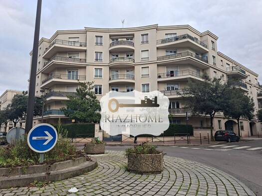 Parking à vendre 12 500 € Gare Le Bourget 93350