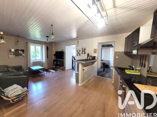 Maison à vendre 130 000 € 4 pièces 2 chambres 75 m² 160 m² de terrain Sud Est Le Chambon-Feugerolles 42500