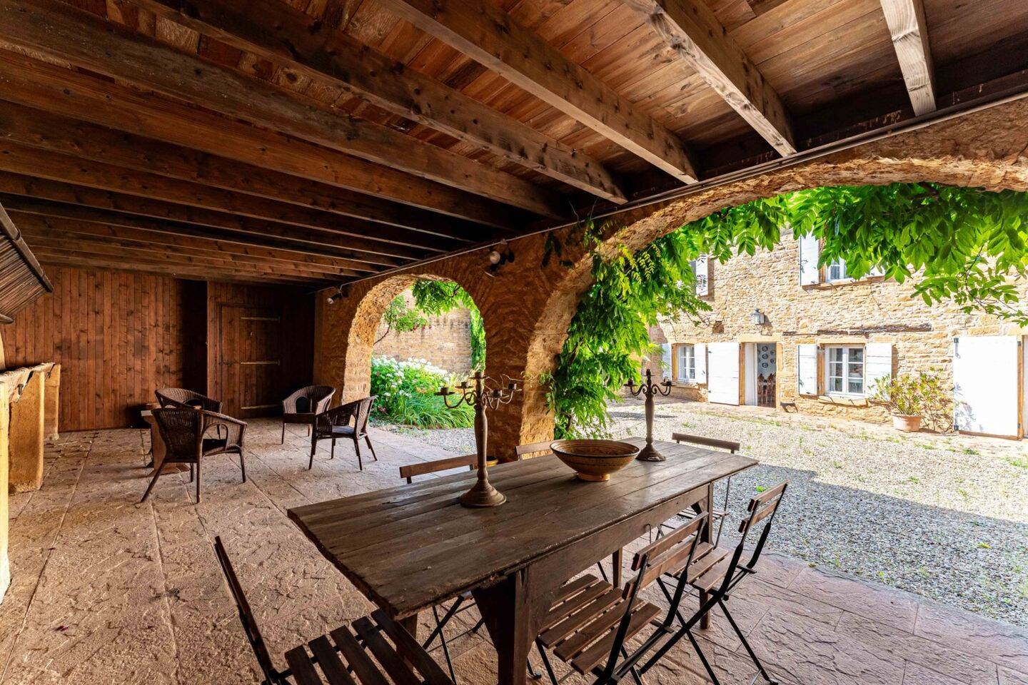 Maison à vendre, 360m², VILLE SUR JARNIOUX