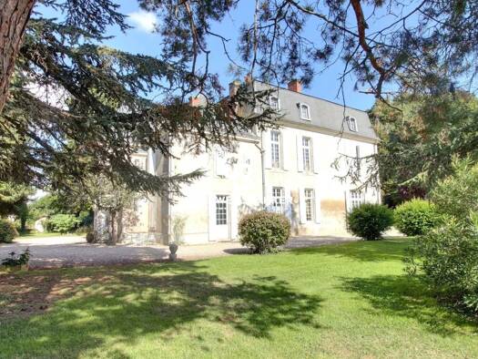 Maison à vendre 1 248 000 € 12 pièces 6 chambres 670 m² 11 500 m² de terrain Saint Etienne Villeneuve-sur-Lot 47300