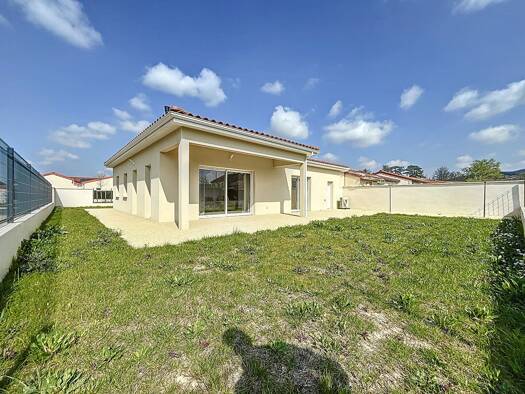 Maison de plain-pied à vendre - Neuf 388 500 € 4 pièces 3 chambres 90 m² 411 m² de terrain Vieux Bourg Livron sur Drome 26250