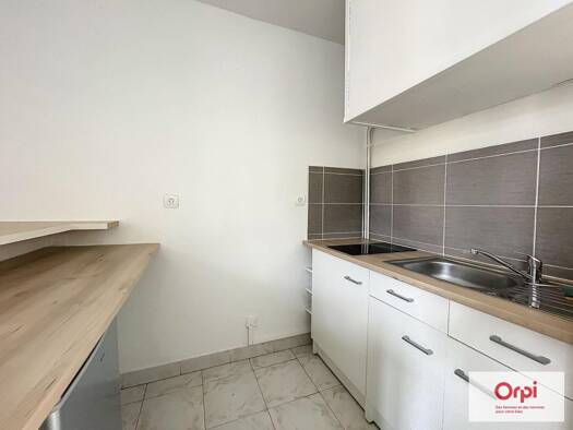 Appartement à louer 245 € 1 pièce 1 chambre 26,1 m² RDC Chantoiseau-Faucheroux Montluçon 03100