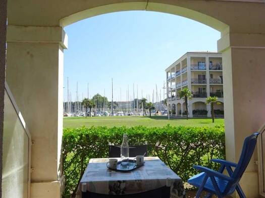 Appartement à louer 650 € 1 pièce 21 m² RDC dès le 01/09/2025 Champlain Rochefort 17300