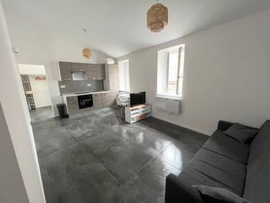 Appartement à louer 585 € 2 pièces 1 chambre 37,9 m² 3ème étage Puget-Théniers 06260