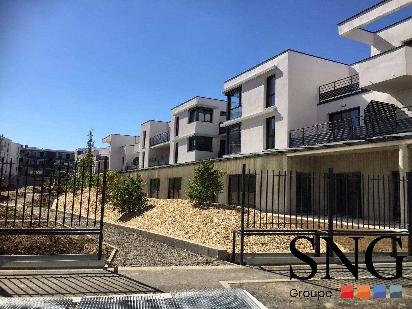 T4 AVEC BALCON ET PARKING — 1