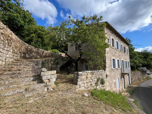 Immeuble à vendre 180 000 € 167 m² Vernon 07260