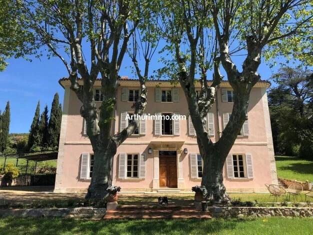Maison à vendre 1 250 000 € 15 pièces 9 chambres 433,2 m² 5 200 m² de terrain Aups 83630