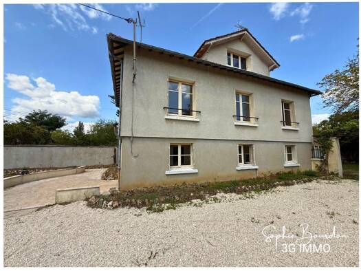 Maison à vendre 184 000 € 6 pièces 3 chambres 159 m² 3 455 m² de terrain Charmoy 89400