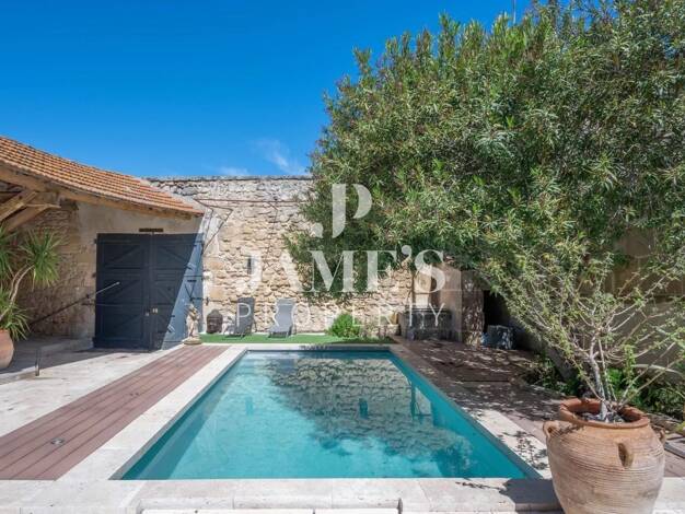 Maison à vendre 820 000 € 7 pièces 5 chambres 295 m² 647 m² de terrain Fontvieille 13990
