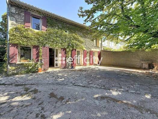 Maison à vendre 870 000 € 6 pièces 5 chambres 178,08 m² 6 850 m² de terrain Partie Nord Est Saint-Rémy-de-Provence 13210