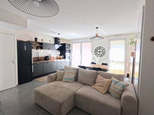 Appartement à vendre 209 900 € 2 pièces 1 chambre 45,5 m² RDC Le-Fort Meyzieu 69330